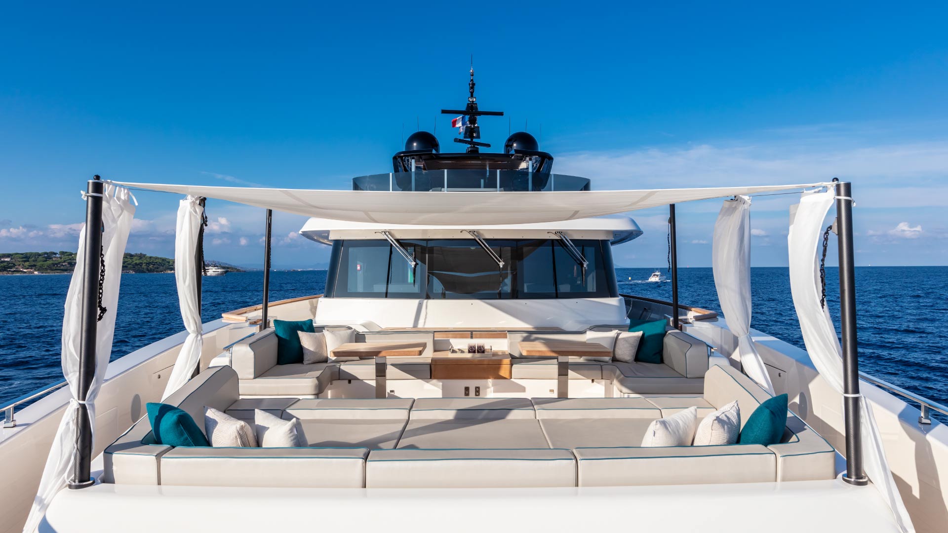 Yacht NIMIR, Custom Line | CHARTERWORLD Luxury Superyacht Charters